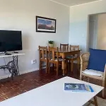 Lock Up & Go Apt W/ Great Views In Simons Town
