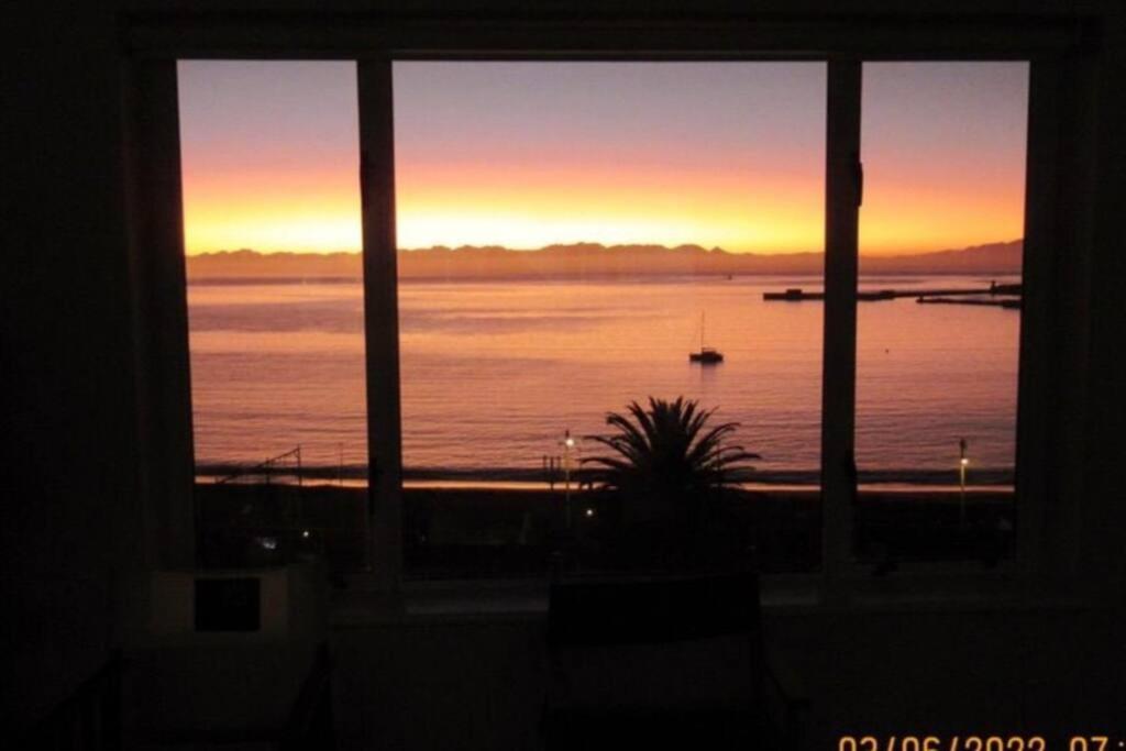 Lock Up & Go W/ Great Views In Simons Town Apartment Cape Town