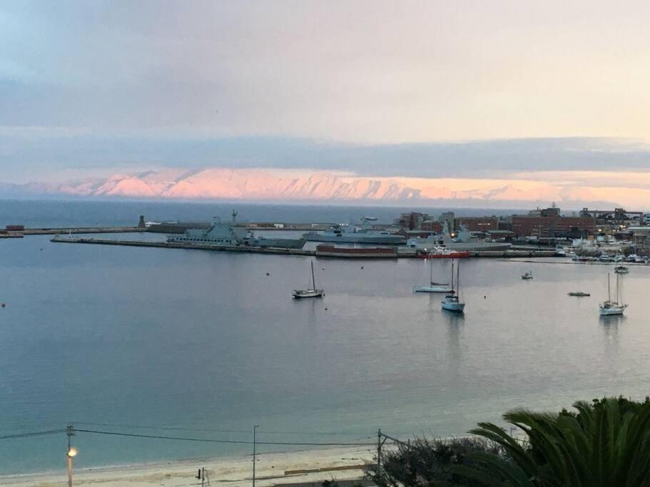 Lock Up & Go W/ Great Views In Simons Town Apartment *