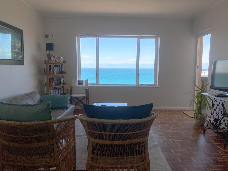 Lock Up & Go W/ Great Views In Simons Town