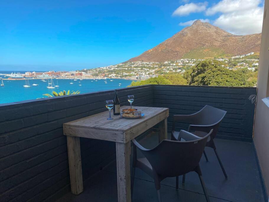 Lock Up & Go W/ Great Views In Simons Town