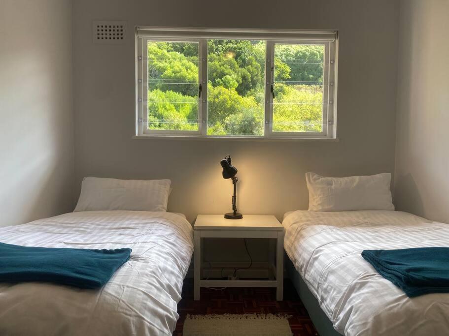 Lock Up & Go W/ Great Views In Simons Town Apartment *